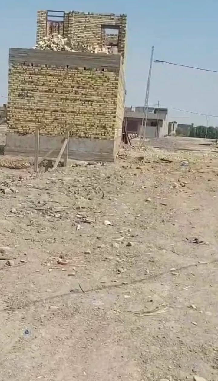 قطعة أرض للبيع مساحه ٢٥٠متر
طابو زراعي سند٢٥ واجه ١٢ونص متر نزال ٢٠متر
 داخل حي سكني خدمات كامله ماء اسأله كهرباء ظفيرة مدارس عنوان حله وردية سيف سعد شارع ٢٠ سايدين خلف مستشفى الكفيل 
 للإستفسار اكثر مراسله صفحه او الاتصال على الرقم الهاتف

***********
