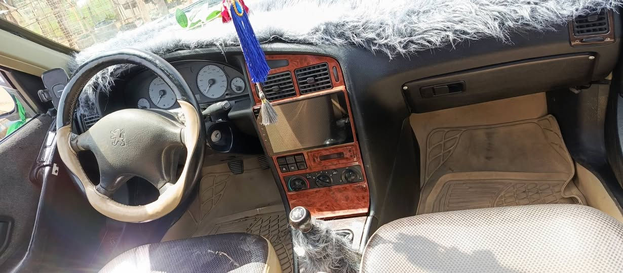 السلام عليكم بيجو بارص للبيع مديل 15سياره باسمي الرقم الجديد مشروع وطني مداور ثاني يوم سياره مكفوله من مكينه وگير وحداديه جديده ستوني مسويه الضرر البيه بنيد طاير وچاملغ امامي الايسر ابدل للستفسار ***********
