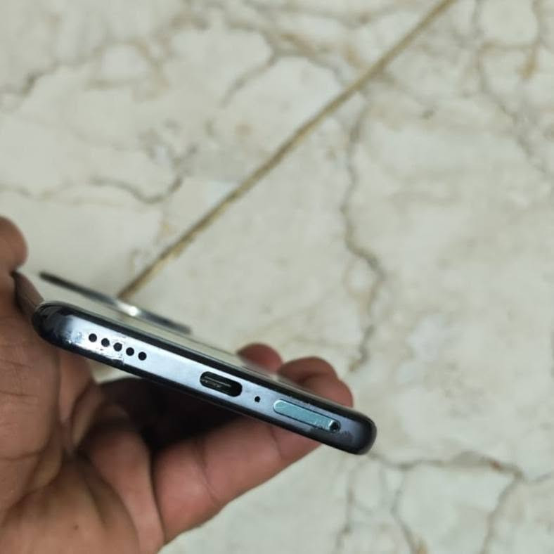 السلام عليكم جهاز خونر x9b 5G ذاكره 256 بدلتله شاشه اصليه فقط البصمه مرات تفتح مرات لا الجهاز كله شغال  من عده الذكرتهن اريد اشتري تليفون احدث اني ابو دلفري سعره 180 وبي مجال قليل مكاني الشعب رقمي ***********
