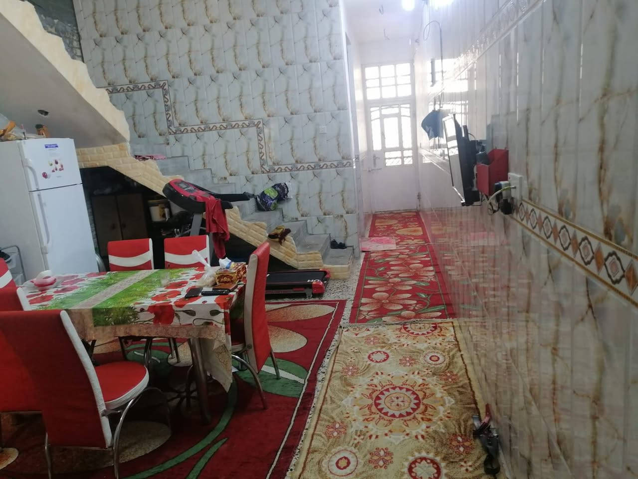 السلام عليكم بيت للبيع مساحه 100متر على شارع سده قرب دلاليه سيد عرص شارع 40 متر 
سعر 90 بيه مجال 
رقم الهاتف واتساب ***********
