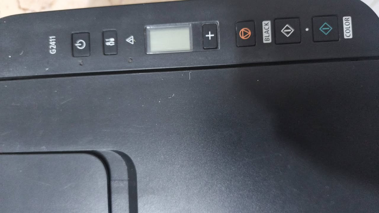 السلام عليكم
طابعة Canon Pixma G2411 نظام خزان حبر تعمل على  الحاسبة والموبايل عن طريق ال USB  وتوصيله OTG
تحتاج الى صيانه كان متروكه حاله الطابعه كما موضح بالصوره 
السعر 70 الف وبيها مجال للشراي 
العنوان / النجف حي العداله شارع المستوصف 
التواصل / واتساب ***********
