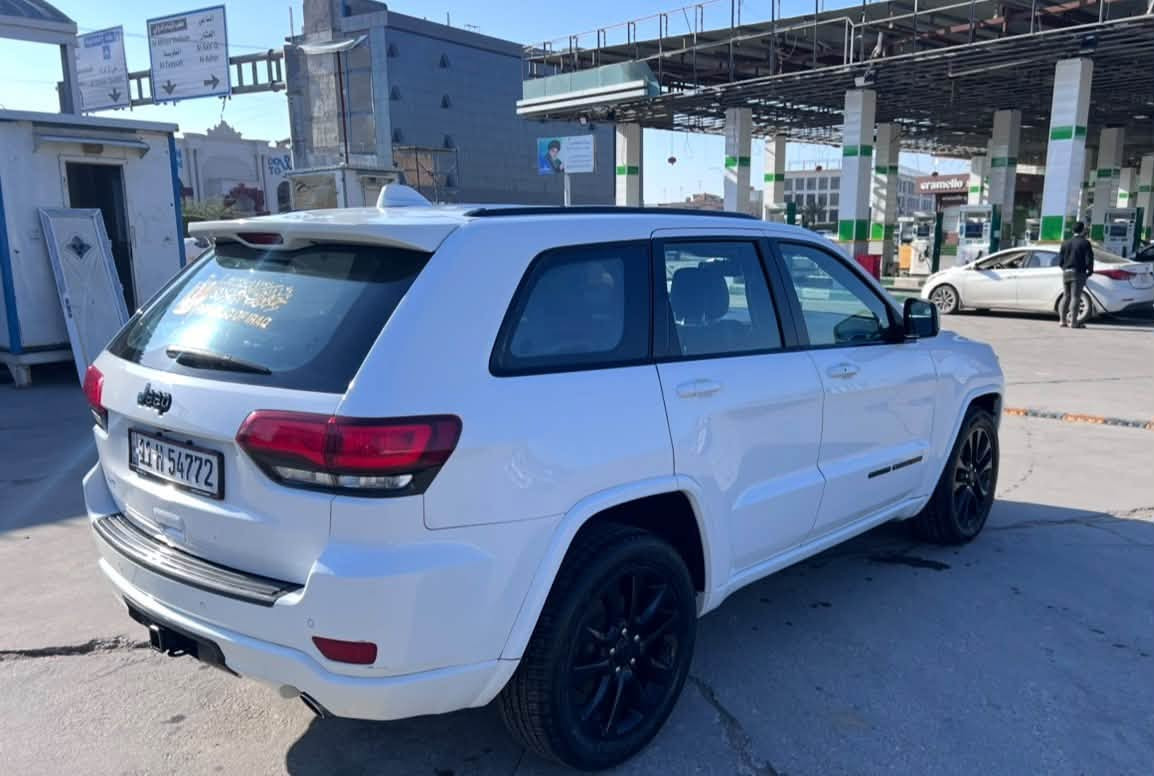 السلام  عليكم ورحمة الله وبركاته

‏‎‏‎       ——— لـلـبـيع  -----

جيب گراند شيروكي - Jeep Grand Cherokee

‏‎‏‎وراد امريكي .     —    

‏‎‏‎الموديل           —  2019

فئة.                 —    لاريدو 

حجم المكينه   —     3600/ V6

‏‎‏‎اللون               —     ابيض     

‏‎‏‎المسافه المقطوعه — 95000 ميل

‏‎‏‎حاله السياره.    —    ( حادث كلش خفيف موضح بالصور )

‏‎‏‎المواصفات 

‏‎‏‎- بصمة تشغيل 

‏‎‏‎- بصمة أبواب 

‏‎‏‎-تشغيل عن بعد 

-رادار خلفي 

‏‎‏‎-كشنات جلد اسود

- شاشه ديجتال 

-اشاره بالمرايه 

-حساس  خلفي 

‏‎‏‎-شاشه كبيره تدعم نظام الأبل كار باي ونظام الاندرويد

-شاشه عداد ديجتال

-فتحت سقف  

‏‎-دبل اكسل 

‏‎-اوتو ستوب

‏‎-وضعيات قياده 

‏‎‏‎-كشنات تدفئة

-ستيرن تدفئة 

‏‎-صندوق كهربائي 

‏‎‏‎-كرسي السايق والراكب بحركة كهربائيه 

‏‎‏‎-تحكم ستيرن جهتين 

‏‎‏‎-تحديد سرعه 

‏‎‏‎-مانع انزلاق 

‏‎‏‎-ليد نهاري

‏‎‏‎-كامره خلفيه دواره 

‏‎‏‎باقي المواصفات المعروفه 

‏‎‏‎السعر            — 235 ورقة وبيه مجال 

‏‎‏‎رقم السياره    — بغداد 
‏‎‏‎موقع  السياره — بصرة

‏‎‏‎للأستفسار.     — *********** واتس اب

نص مكتوب في الصور:
- 2020 - IAA 000-27138146 - 02/07/2020 - IAA 000-27138146 - 02/07/2020 - IAA 000-27138146 - 02/07/2020 - IAA 000-27138146 - 02/07/2020 - IAA 000-27138146 - 02/07/2020 - IAA 000-27138146 - 02/07/2020 - 000-27138146