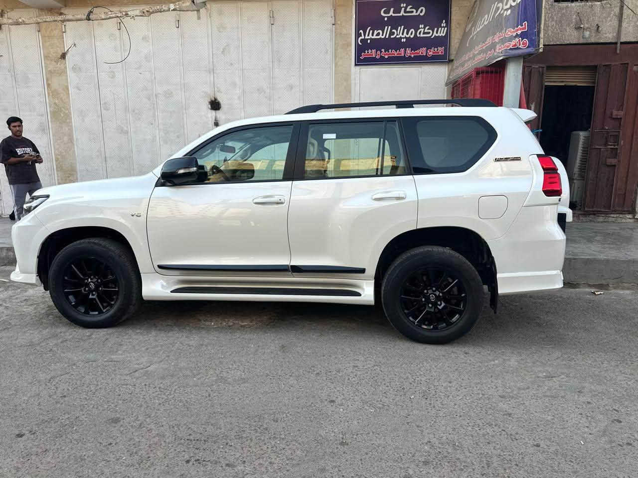 برادو 2023 فول مواصفات مكفولة كفالة عامة فئة txs ماشية 66 الف لل استفسار *********** السعر 460 وبيهة مجال بسيط
