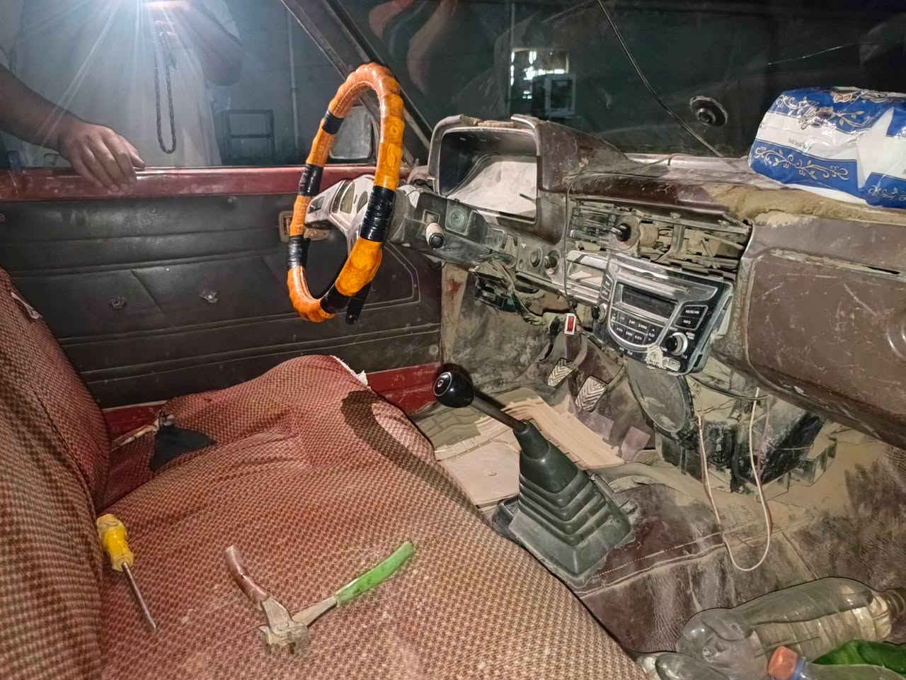 السلام عليكم 
بيكم مديل 82 للبيع 
رقم نينوى اصفر 
منزلو كور جديد بس تعمر رينكات 
بي بدايه صرف 
باتري جديد 
ديلكو جديد وايرات بلكات جدد 
راديته جديده 
كابريتا جديده 
بس يعوزو صبغ 
كابون بانزين بي 
شرط الوكاله 
السعر 16 بي مجال قليل 
‏‪***********‬‏
