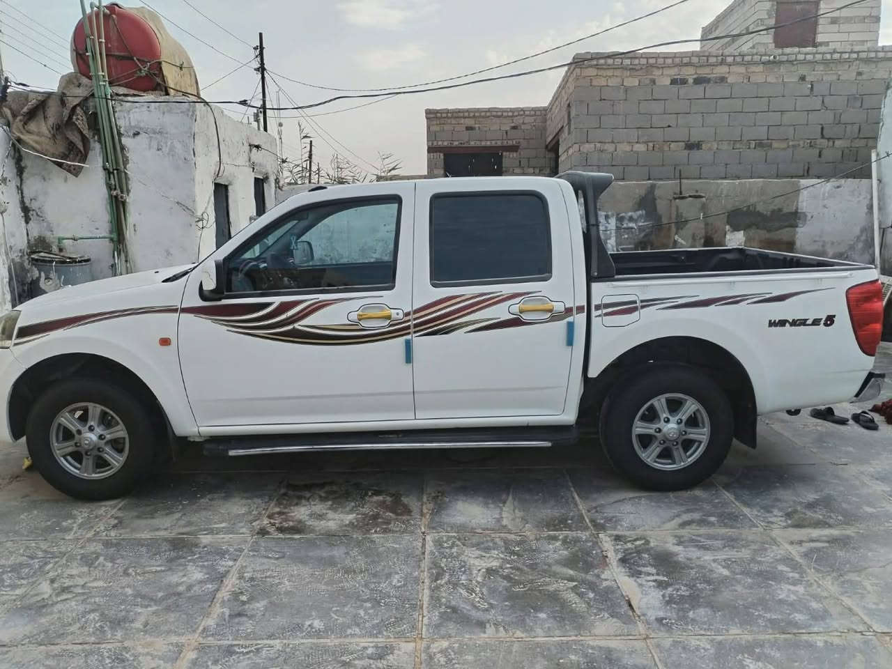 السلام عليكم 
كريت وول 2021 
رقم قادسيه #انكليزي 
مكينه كير نضيفات 
حداديه جديده 
تخم تاير جديد 
تبريد ثلاجه 
داخل اسود 
باقي تفاصيل السياره عالرقم 
سعرها 102 وبيها مجال 
مكاني الديوانيه الحمزه الشرقي 
***********
