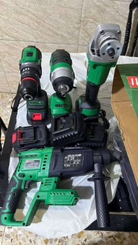 للبيع ٤ قطعه بسعر مناسب 07718467539