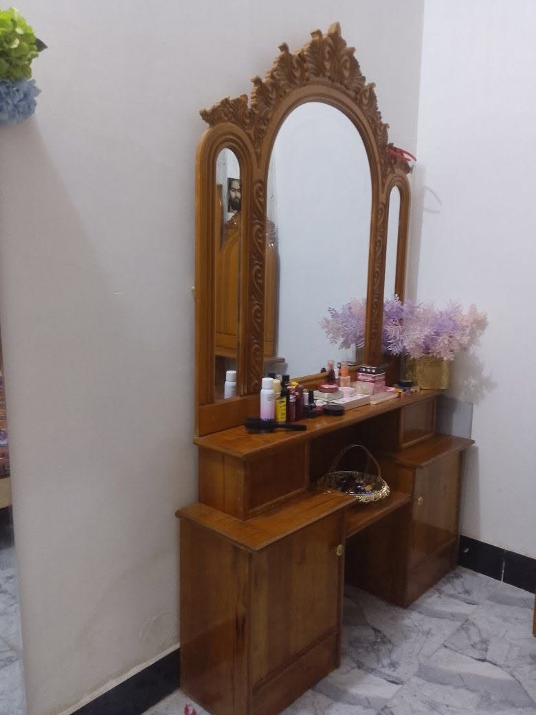 غرفه لبيع في الكوت السعر 700 وبيه مجال الاستفسار اتصل ***********
