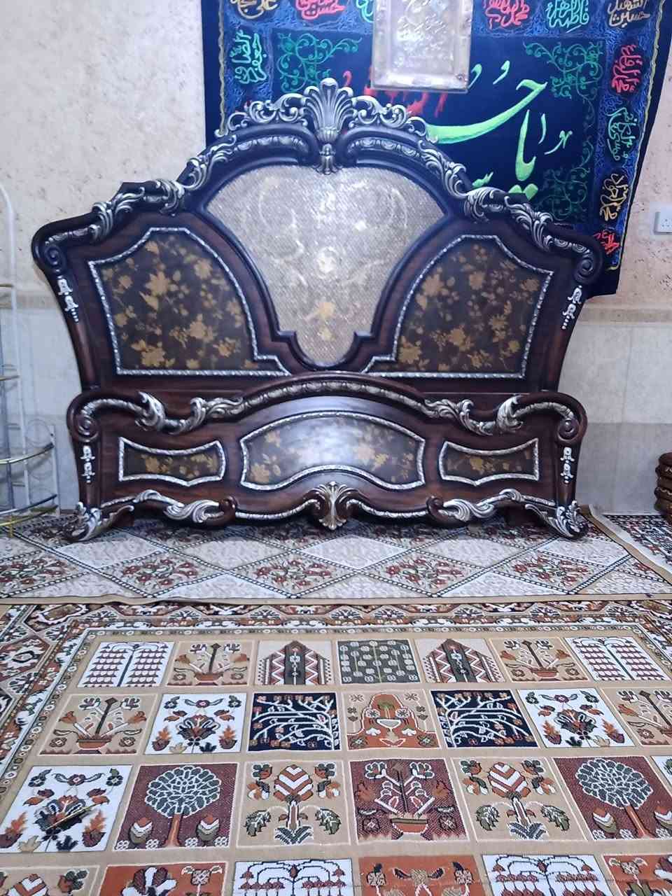 السلام عليكم للبيع جلسه و تاج مال جربايه بسعر مناسب مكاني سماوه شراي اتصال ***********
