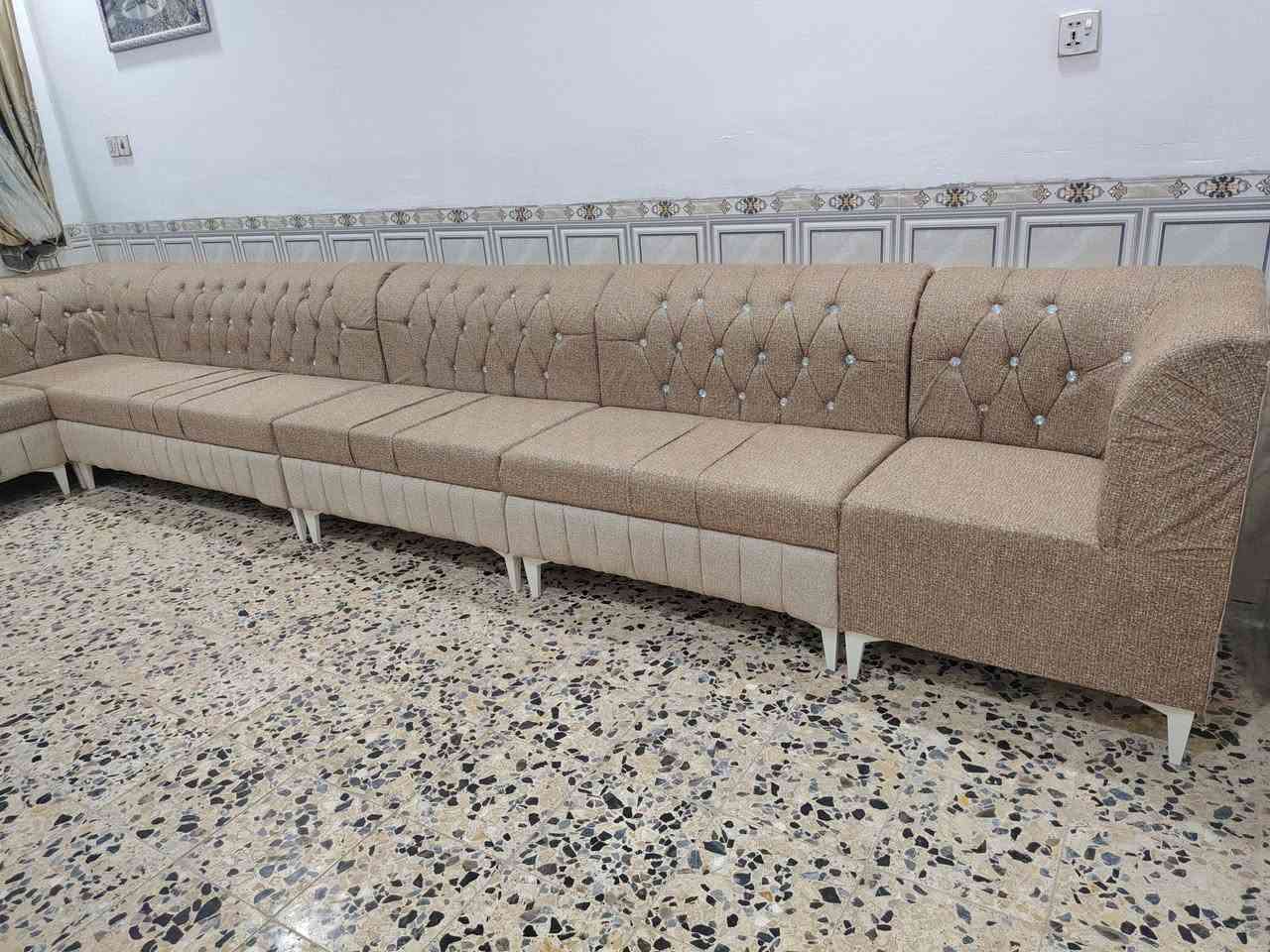 تخم ديوان نظيف اخو الجديد شغل تسكام درجه اوله كله بلوك اسود يتكون من 10 قطع ــــ 22 نفر ـــ 14 متر 
السعر الكلي 575....... وذا تريد تخم واحد عادي يصير يتكون من 5 قطع //11 نفر// 7 امتار سعر الواحد 275
المكان نجف حي العسكري كبل شارع السبسيس قرب السوق المحضر للستفسار *********** واتساب

