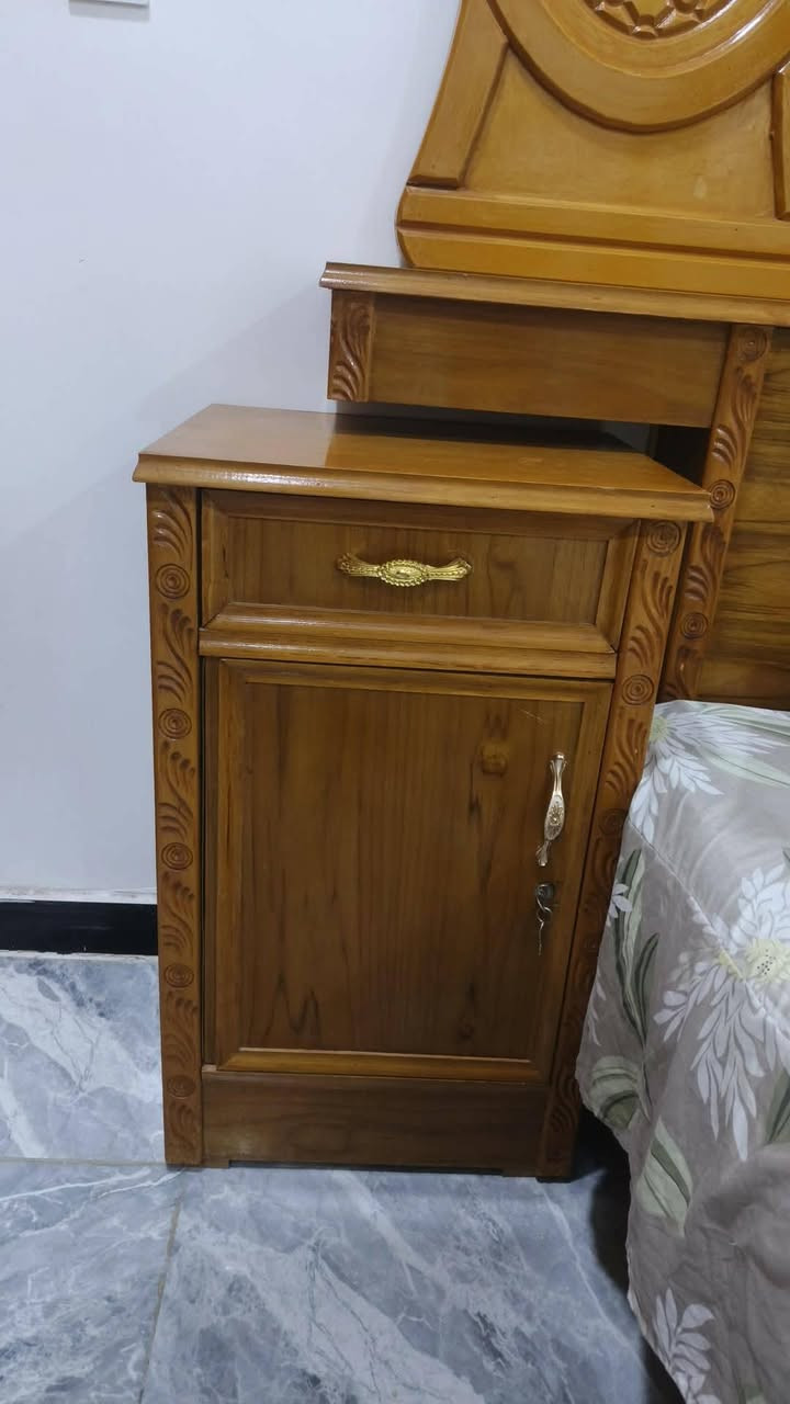 السلام عليكم ورحمة غرفه نوم اخت الجديده 6 قطع السعر مليون وربع العنون الكوت الخاجيه الجرحه
