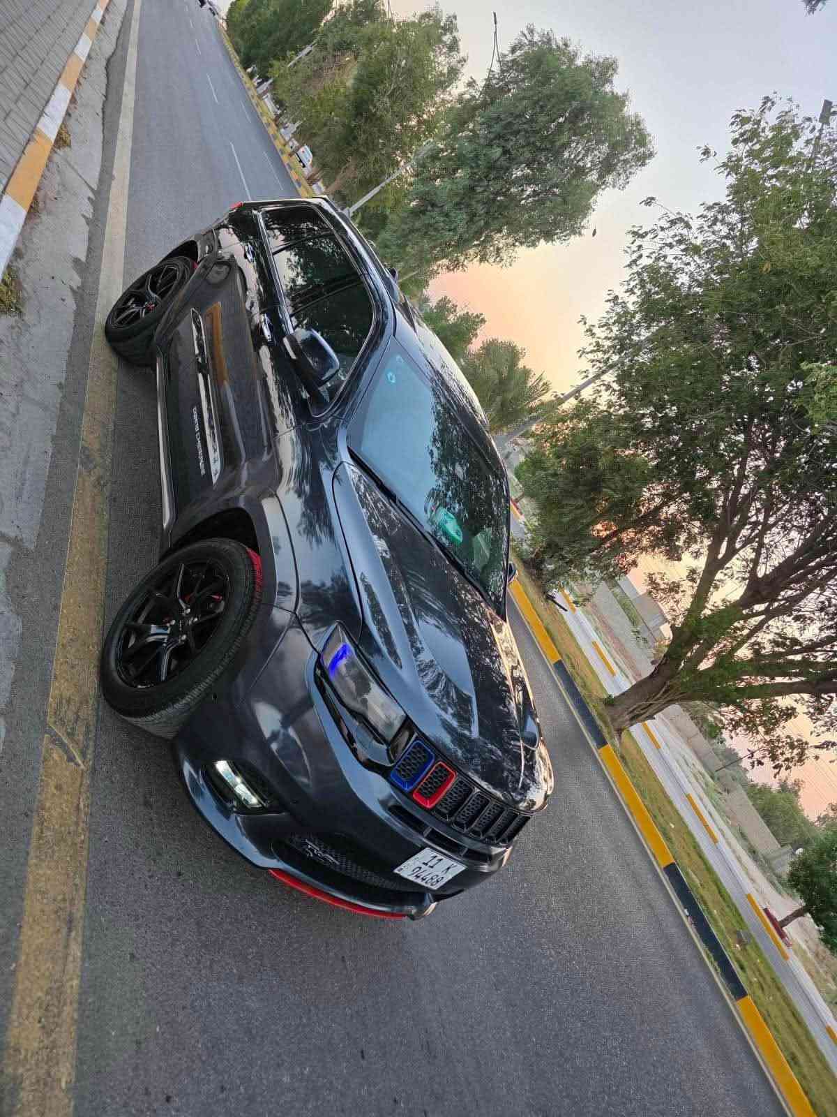 السلام عليكم 
جيب كراند شيروكي لمتد ٢٠١٦هيمي ٨ سلندر خليجي
فول مواصفات رقم بغداد بااسمي
السعر ١٦٥ $ او مراوس باقل
للتواصل واتساب *********** بغداد, العراق
