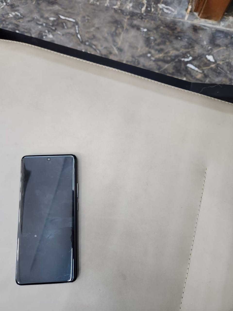 السلام عليكم ريلمي 16برو بلاس5G ومكفول كفاله عامه من الزلغ صار من اخذته 15يوم ذاكره 512 بغداد البلديات ***********
