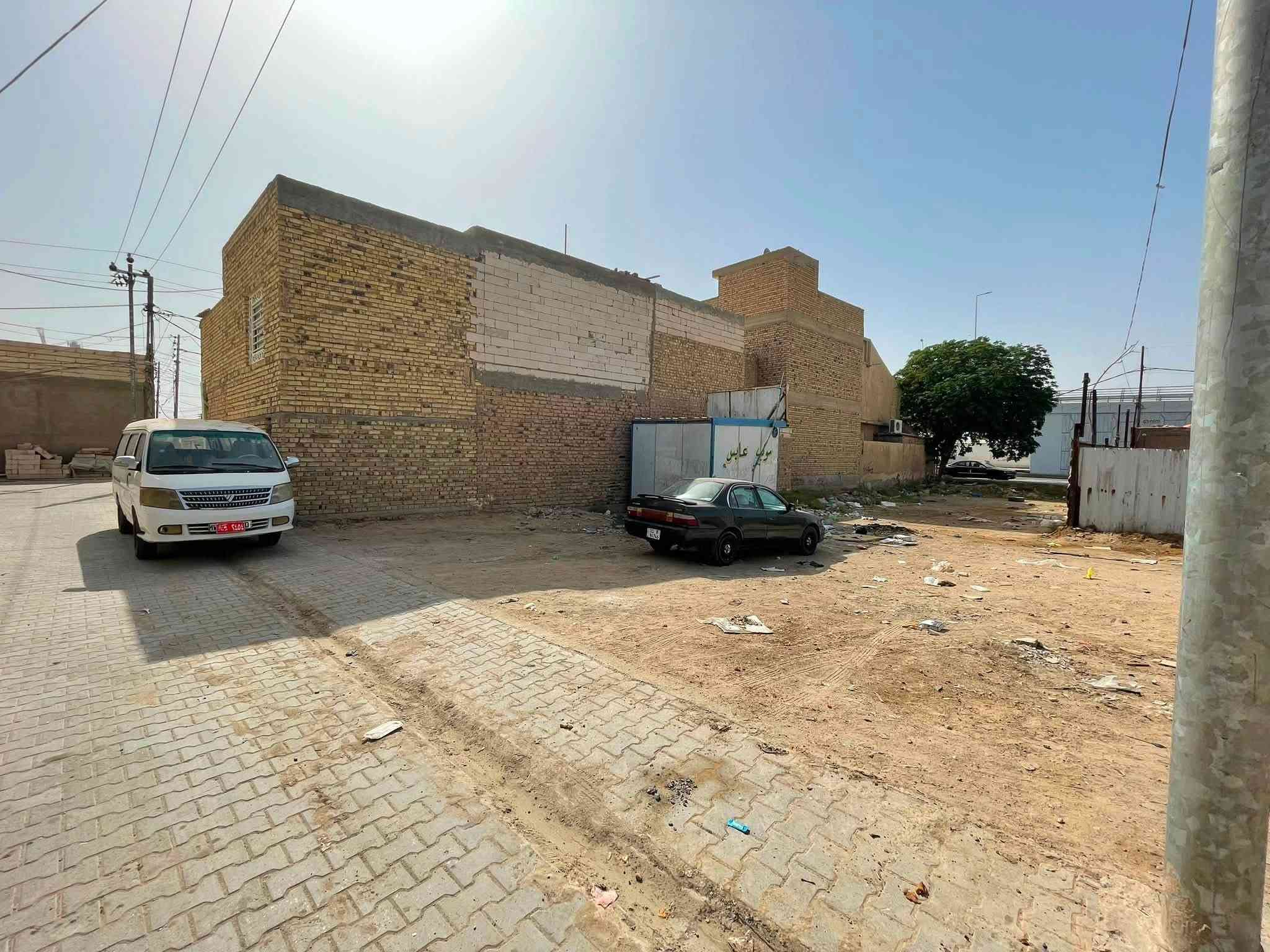 عرصه لبيع في محافظه النجف الاشرف مساحتها 342.5 متر في حي المكرمه 
صايره ع شارعين من الامام شارع 60 ومن الخلف شارع 20
لاستفسار الاتصال على الرقم 
***********
