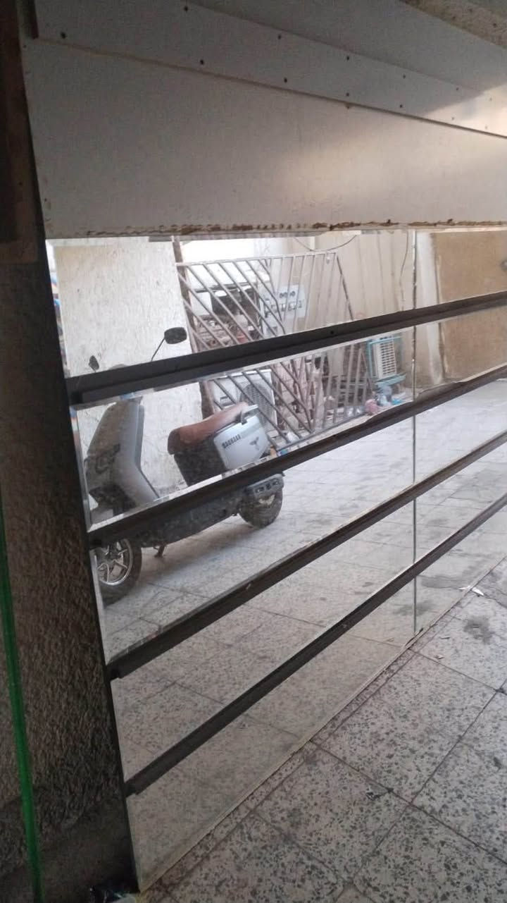 رفوف متوفره يمي مستعجل ع بيعه نضيفات كولش عنوان بغداد كراده الي يريد يخابر ع رقم ***********
