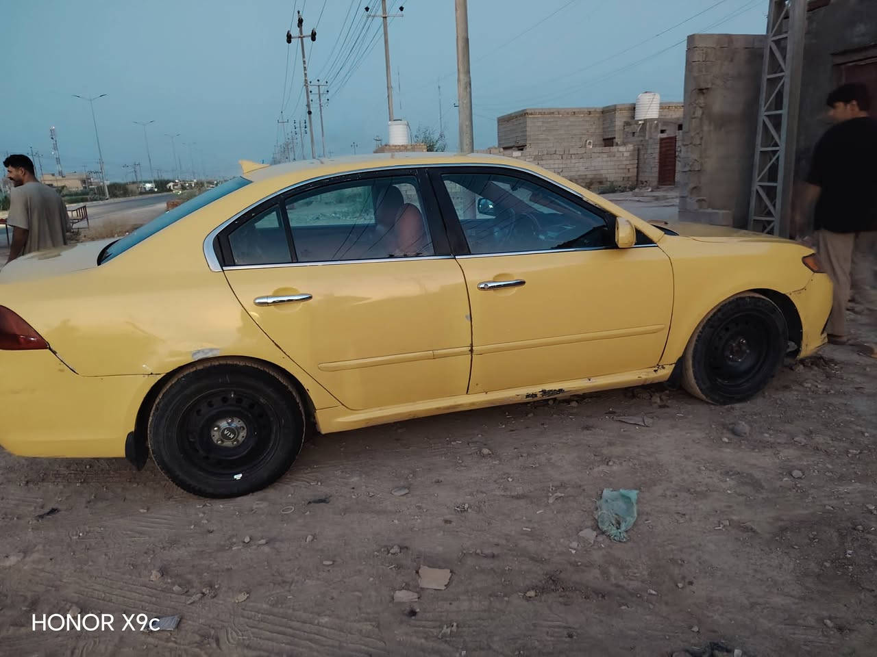 اوبتما 2010 امريكي
محرك 2700 رقم انكليزي صلاح الدين 
المكان ذي قار قضاء النصر 
راعيها موجود يمي 
كهربائيات كلها شغاله كير محرك تبريد شغال 
تواصل عله رقم ***********

نص مكتوب في الصور:
- HONOR X9c