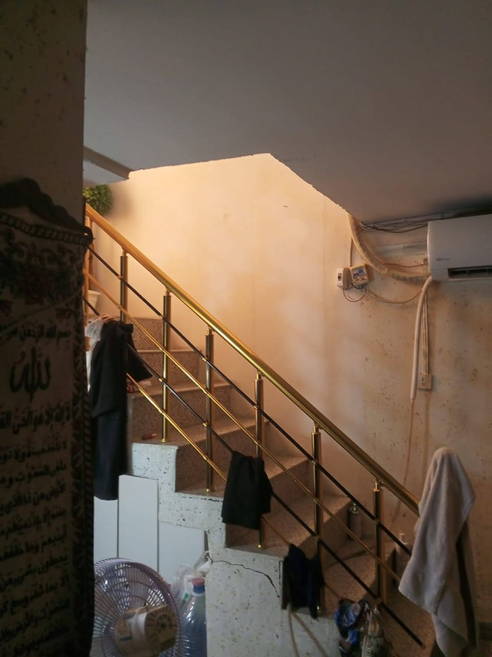 دار للبيع بلرسالة الاولى قريب الشارع العام مال قطر الندى مساحته ٧٠ متر وبي ٤٠ متر تشجير العرض ١٠ متر نزال ٧
للاستفسار اتصال 
***********
