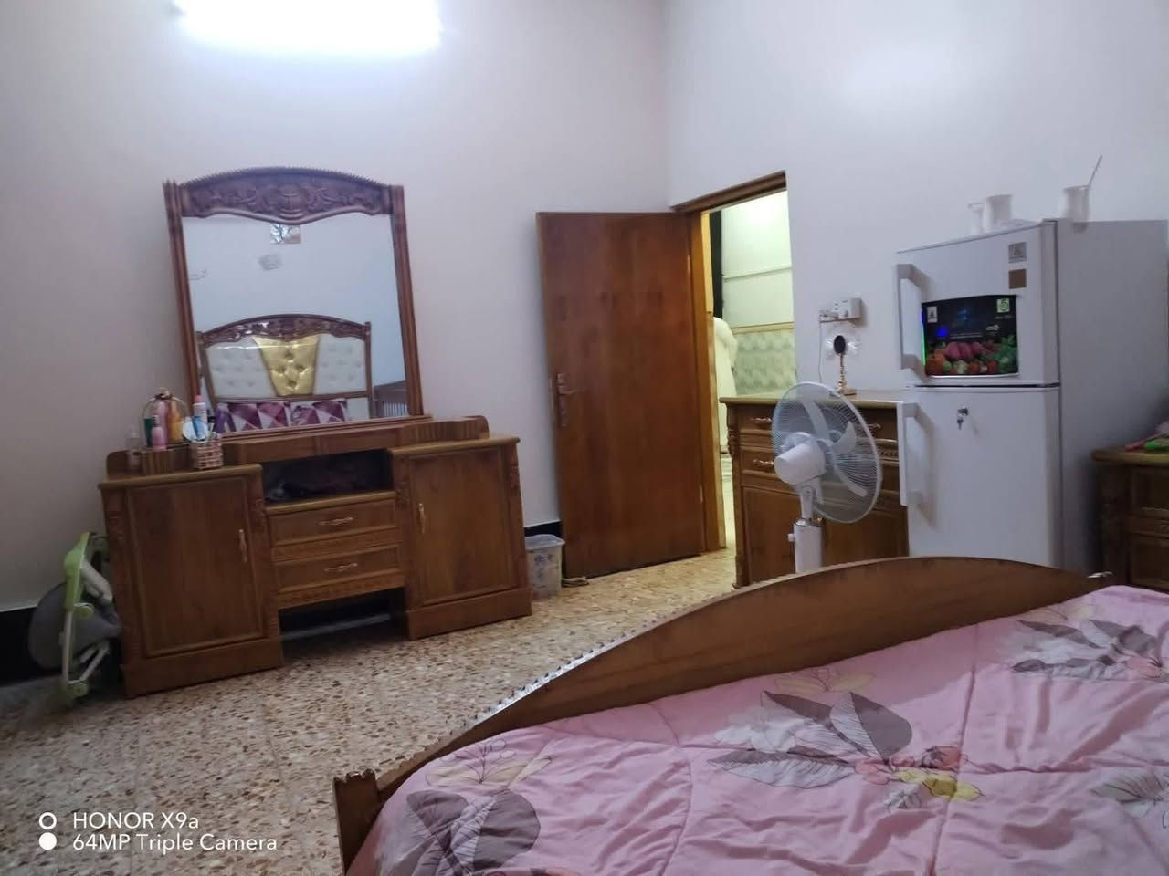 السلام عليكم
بيت طابو زراعي سند ٢٥
المساحه ١٨٠متر
بدايه شارع المعاره 
مقابيل مدرسه معادن الحكمه 
موقع جميل 
البيت بناء كونكريت مسلح 
يتضمن خمسه غرف
الطابق الأول غرفتين 
والثاني ٣ غرق
استقبال وصاله ومطبخ وصحيات 
للاستفسار والاتصال مراجعه مكتب دلاليه سيد عيد للعقارات شارع ستين مجاور سلوان ابو الكاشي ومقابيل شارع علي قماره للاتصال على الرقم التالي ***********او 
يوجد واتساب
