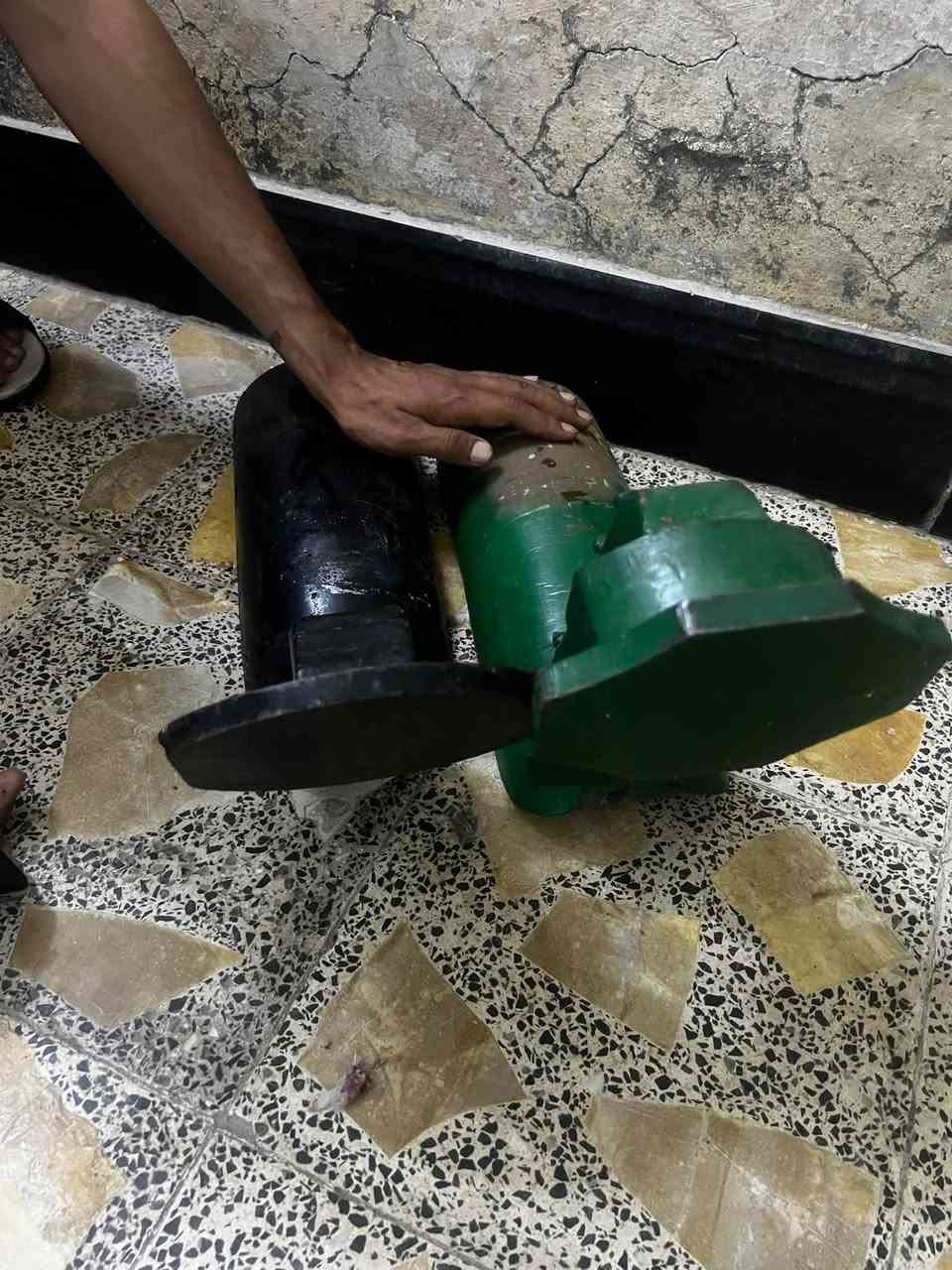 سبايات لبيع ثنينهن ب60 وبيهن مجال
***********
