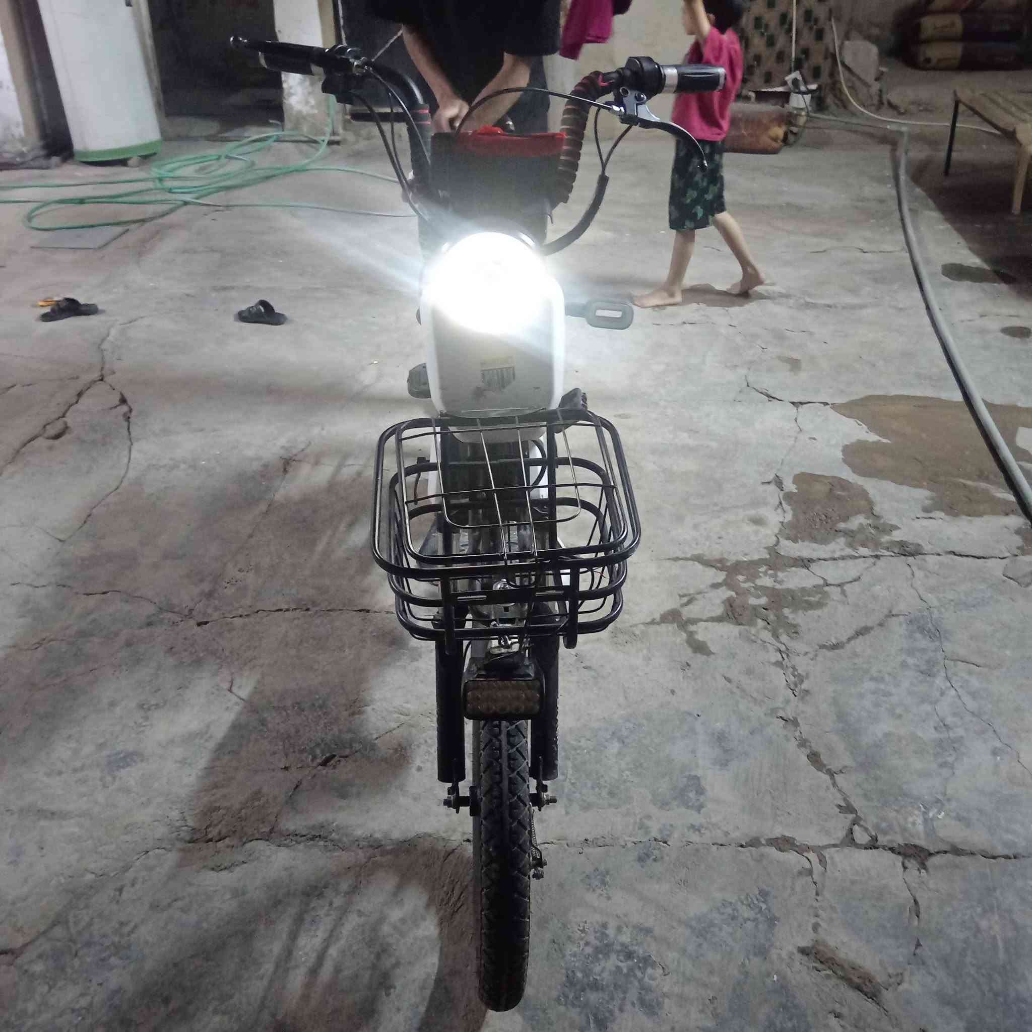 السلام وعليكم دراجه شحن حجم ٢٠ بطاريات جديدشرط نضيفه بس عايزها ترتيب السعر ٢٥٠ الف الاتصال ***********
