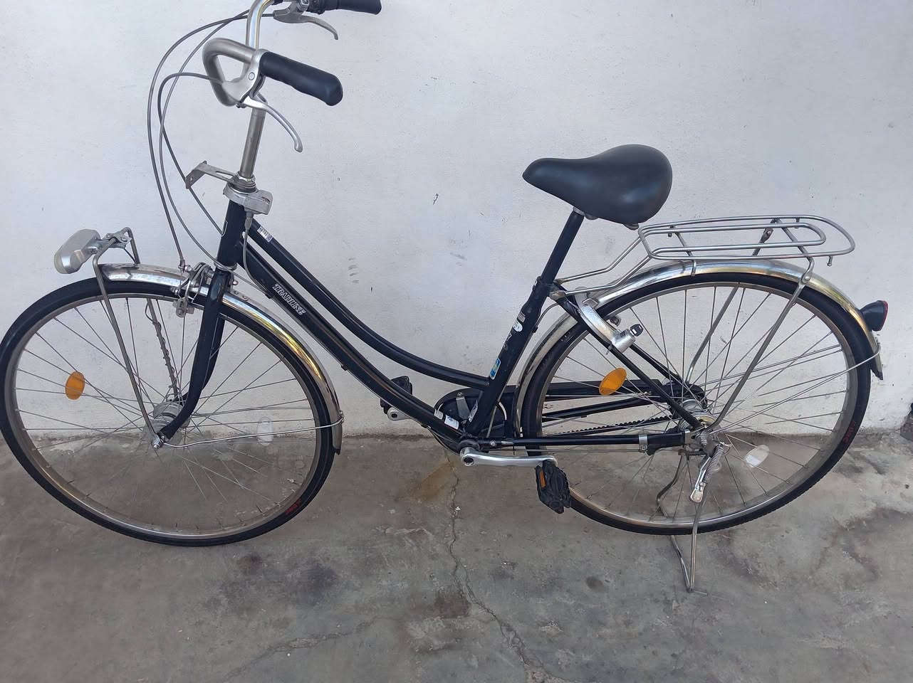🚲🔥 بايسكل ياباني حجم 27 للبيع 🔥🚲 
 ياباني نظيف  لوك مال حاويه ✨
🔧 المواصفات:
⚙️ وياله استيل والچاملغات استيل
⚙️ گير 3 نمر
💡 حساس دبل عدسة
🔐 قفل مركزي
⚡ تقفل التاير اخلفي ينقفل ويا الستيرن🆕 
🔗 البايسكل قايش بدل الزنجير
🚲تايرات جدد  نوعيه فيتنام 🇻🇳
💵 السعر 180قفل.   
💯 نظيف وجاهز للاستخدام 🚲
📩 للاستفسار مراسلة ***********
