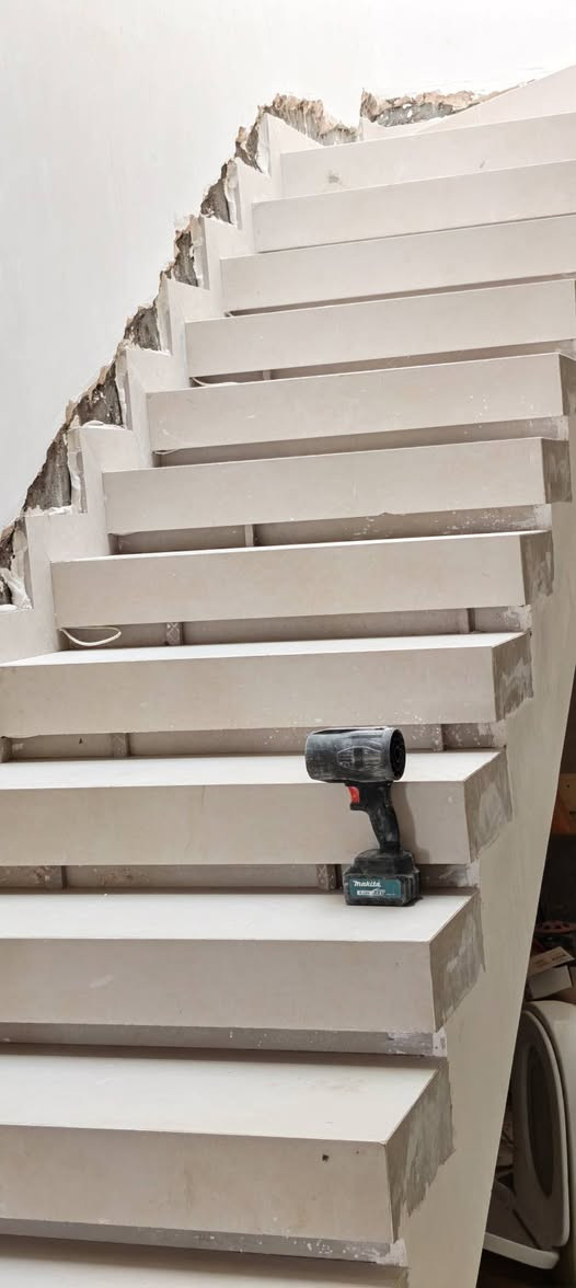 عمل كربلاء باشراف هندسي درجه اولا سيراميك بورسلين مرمر ارضي جداري درج واجهات للتواصل ***********
