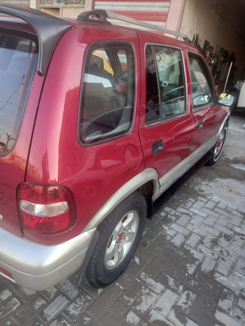 كيه سبورتج موديل 2000  مكينه كير ياباني مصبوغه عام للجماليه سياره جاهزه نقصه تبريد بس سياره ممخلي شي بيه ممبدله جديد سنويه لل 28 مكان حي اور ***********
