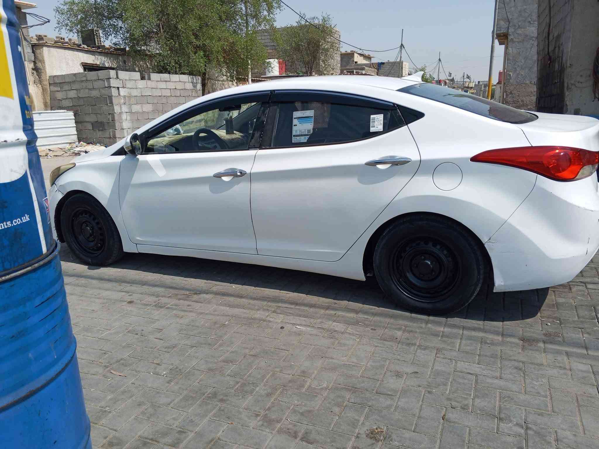هونداي افانتي وارد كوري ...السعر 83$
موديل 2014...
حجم المحرك 1600GDI
السنويه بسمي هزه جديده ورقم جديد ..تنتهي السنويه 29
كير ومكينه وحداده وتبريد و كهربائيات جاهزه 
المكينه مفتوح بيها كازكيت ...
دواخل السياره نظيفه ..
بيها صبغ صفحة السائق بدون معجون وبدون ضربه 
الجهه الثانيه بيها بارد شوف العين ..
مكان السياره بالبصره شارع التأميم 
السعر 83$
***********
