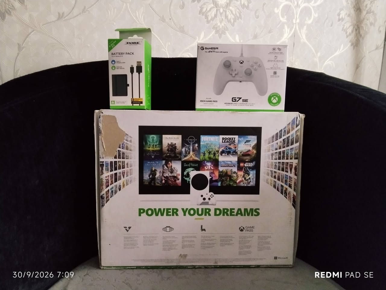 السلام عليكم أكس بوكس سريس اس  Xbox series s 512  الجهاز نضيف حيل مستخدم أقل من شهرين يجي ويا جوستكة الأصلي و جوستك كيم سير و حسابين و احد بي اشتراك كيم بأس التمت يعني اقوى اشتراك مدت اربعين يوم الجهاز  ويا مطارية شحن يعني تخلص من سالفت الباتريات سعر الجهاز ٤٠٠ الف رقمي *********** المكان العلام السيدية

نص مكتوب في الصور:
- 30/9/2026 7:11
- REDMI PAD SE
- 30/9/2026 7:10
- 30/9/2026 7:09
- 30/9/2026 7:12 REDMI PAD SE
- 30/9/2026 7:13 REDMI PAD SE