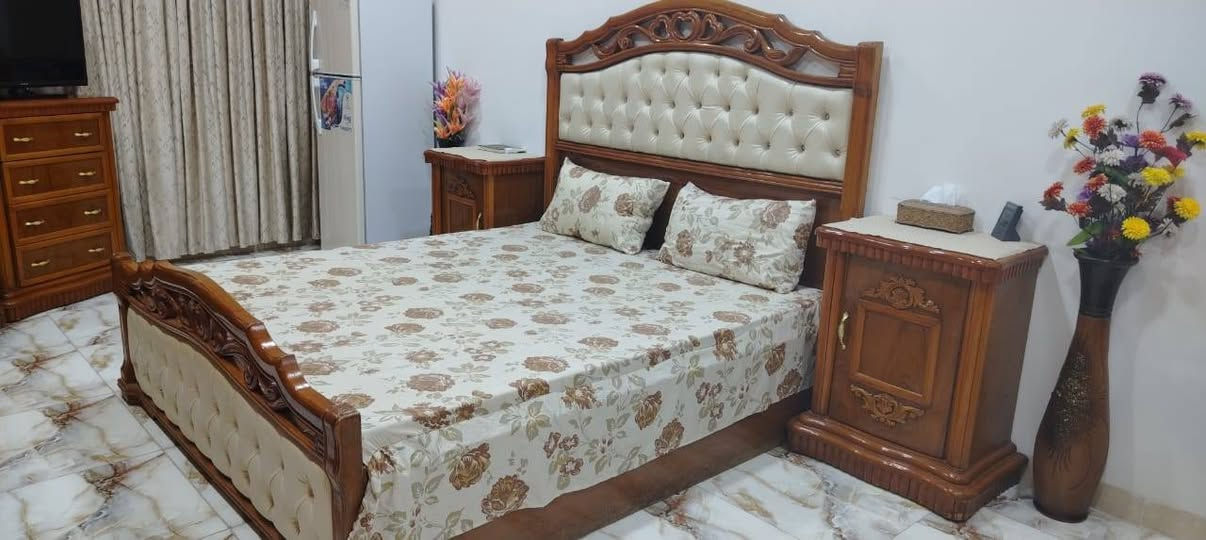 غرفة للبيع درجة أولى زان فصال حديث قنصور ست أبواب محلق دفن شغل ثقيل الشراي يتصل على هذا الرقم ***********
