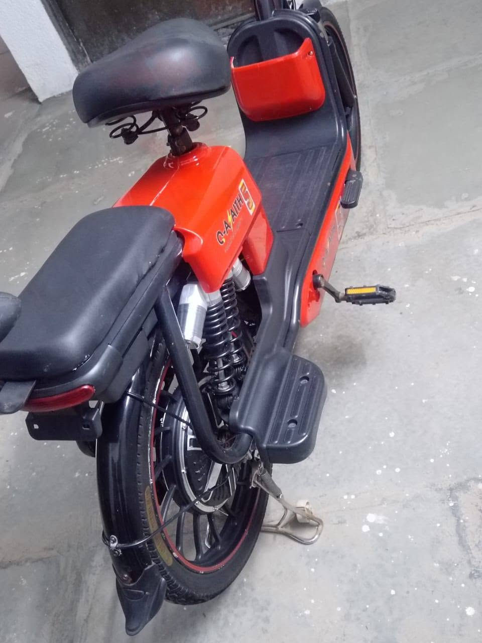 دراجة شحن  5 بطاريات   صار اقل من شهر من شديتهن بطاريات  عطل بالسكليتر السعر 350 وبيهة مجال للشراي
***********
