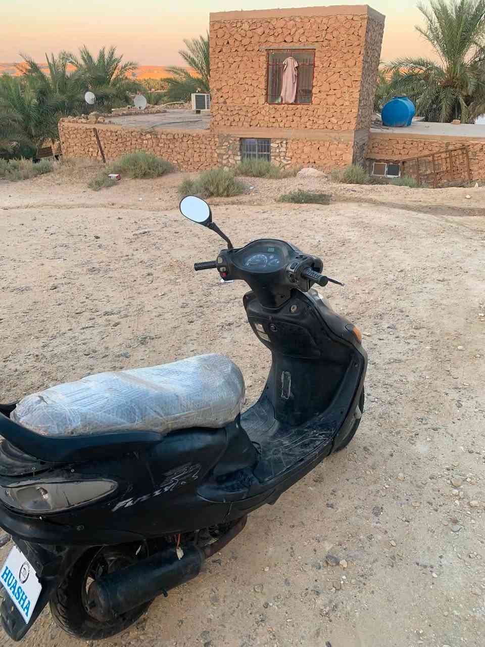 سلام عليكم 
للبيع موطور : دولفيـن
لون : اسود 
تايرات بدلتهن قبل كم يوم جدد
سرعه :140 
نشاط فول نضافه كدام العين
مرايه ثانيه موجوده 
خاص مفتوح : *********** واتس فقط
السعر مناسب : 200
