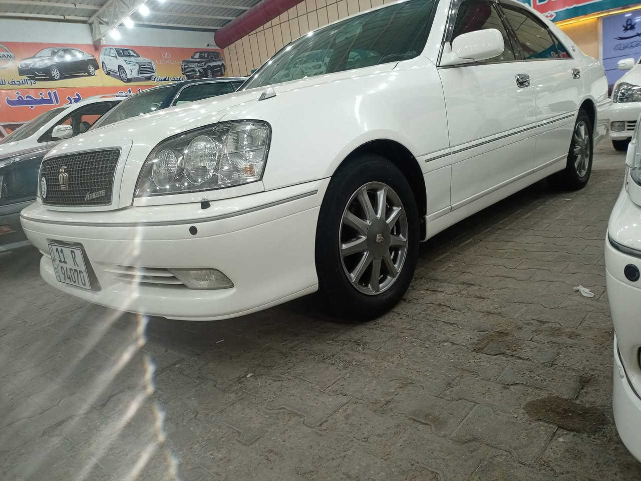 السلام عليكم
*********** 

للبيع تويوتا كراون صالون 
موديل 2001 اصل 
تسجيل جديد قرار 102 
رقم بغداد انكليزي شرط التحويل ثاني يوم 
كفاله عامه من الكص والضربة والنقل جثه والرسميات 
فوووول مواصفات اربع دكم شاصي 75 محرك ديفور الجبير 

تحوير الجوا نجف دشبول امارات 

المواصفات / 
اربع دكم اصل   شاصي 75
محرك ديفور الجبير 
فتحه 
اريل امامي 
حساس امامي خلفي 
ويل نجمه نفطي اصلي 
لايت وبك لايت ابو عيون 
لايت زنون اصل 
سبايدر جامه اصلي 
كشنات جلد 
تبريد أمامي خلفي 
ثلاجه خلفيه 
ساحبات خلفيه 
كشنات كهرباء 
جنجر 6 اقراص 
كروز سرعه 
ستيرن كهرباء 
كير عصا عادي  + اوتوماتيك 
تلفزيون 
حافظة نظارات 
سبلت متحرك 
ريمونت قفل وفتح عن بعد 
مري كهرباء + هيتر 
جام اخظر بلادي 

مكان السياره النجف الاشرف مدينة المعارض 

للاستفسار وباقي التفاصيل 
*********** اتصل وبخدمتك
