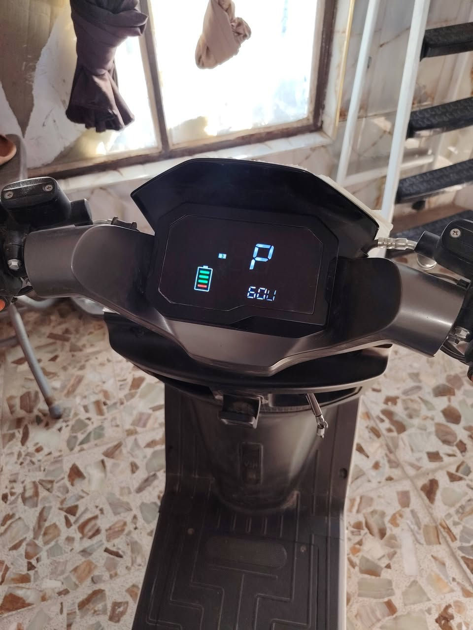 دراجة شحن صار شهرين من ماخذها فول مواصفات 2025 ماخذها ب800 الف رايدها ب700 بس الشراي راسلني على صفحه لو خابرني ***********
