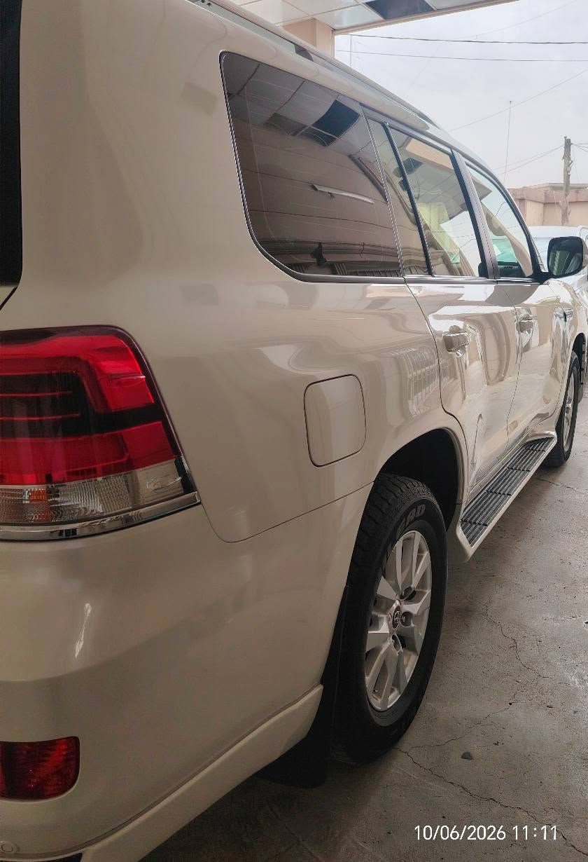 لاندكروزر GXR • ٢٠٢١ • ١٨٠٠٠ كم