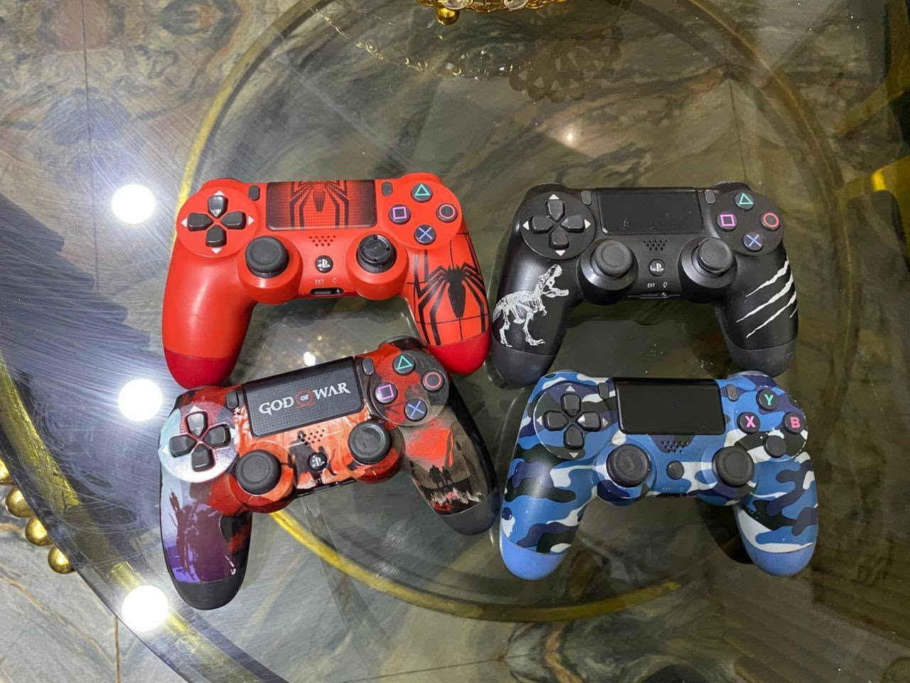 🎮 للبيع PlayStation 4 — مع كامل الملحقات 🎮

للبيع PlayStation 4 بحالة جيدة، الجهاز مهكر ويحتوي على مجموعة ألعاب، ويأتي مع:

- 🎮 4 جوستكات
- 🎮 5 ألعاب:
  - Call of Duty
  - PES 2021
  - FIFA 26
  - Task Two
  - ولعبة إضافية
- 🔋 UPS ببطارية واحدة
- 🔌 كافة ملحقات الجهاز

💰 السعر: 250 ألف دينار عراقي
يوجد مجال بسيط للتفاوض للجادين فقط.

📩 للجادين والمستفسرين الاتصال على الرقم ***********
