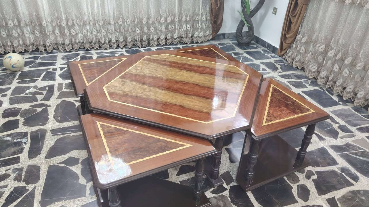 ميز وسطي • طبلات خشب • حي المالية