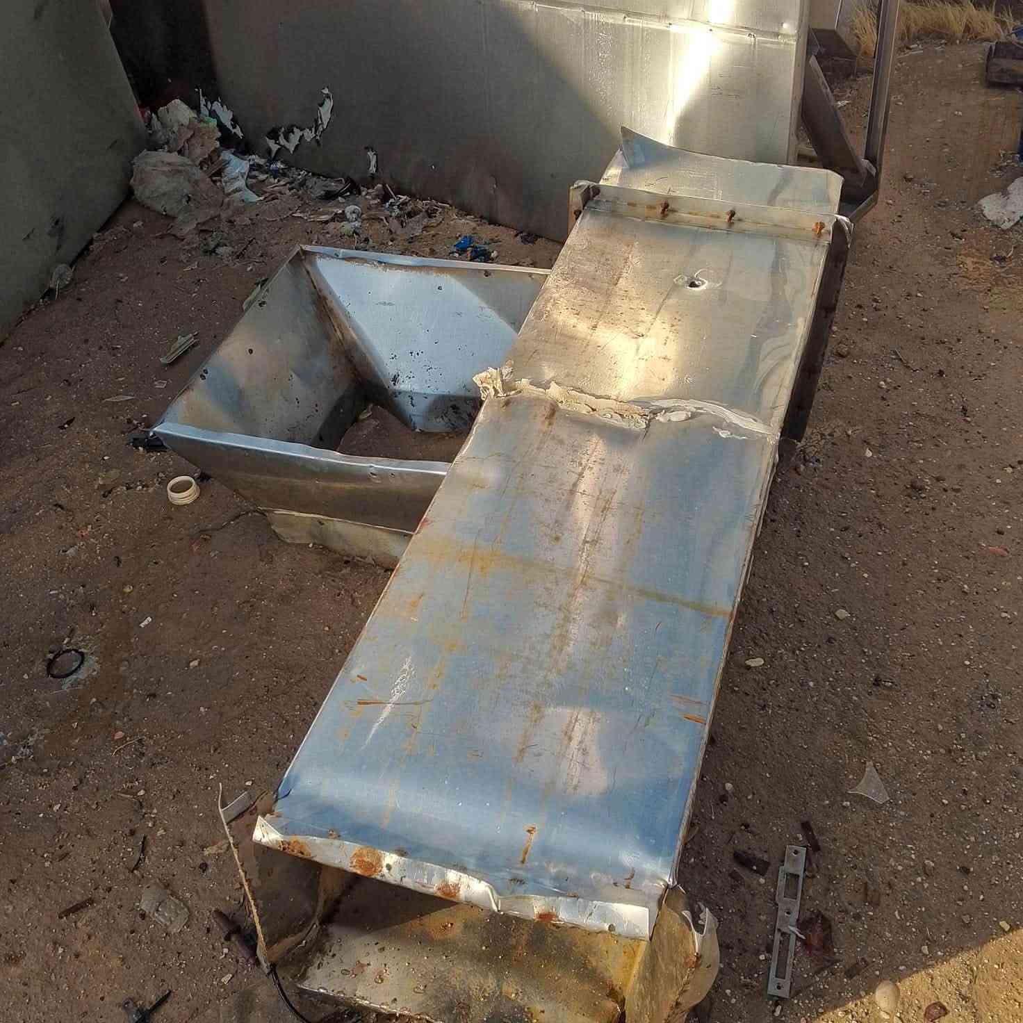 شافطات مطبخ حجم كبير سل ستيل الطول ٣ متر العرض ١ متر ونص جدد العدد ٨ مكاني البصره الزبير منطقه جويبده ***********
