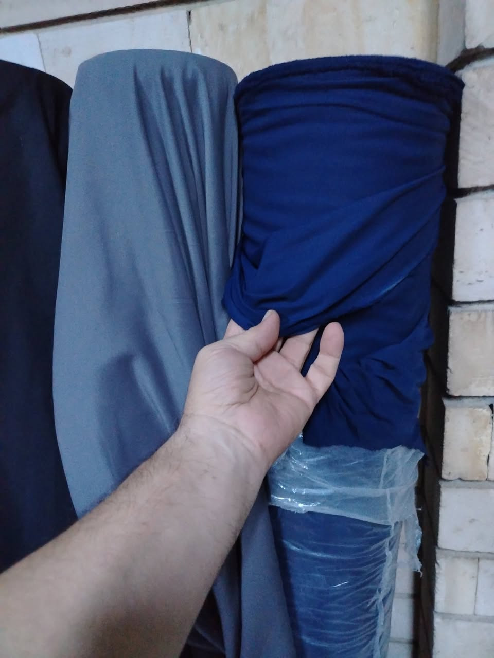 اقمشة متنوعة للصدرية المدرسية اسود ونيلي ورصاصي سعر المتر ٢٠٠٠ دينار *********** واتساب

