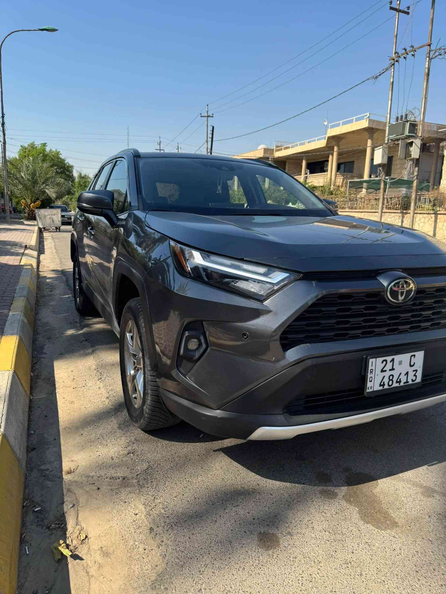 سلام عليكم سيارة RAV4موديل 2022ضربتهة بس جامرلخ امامي سايق فئة XLEسيارة نضيفة مال بيت السعر 225وبيهة مجال مكان سيارة كركوك تفاصيل اكثر اتصل ***********
