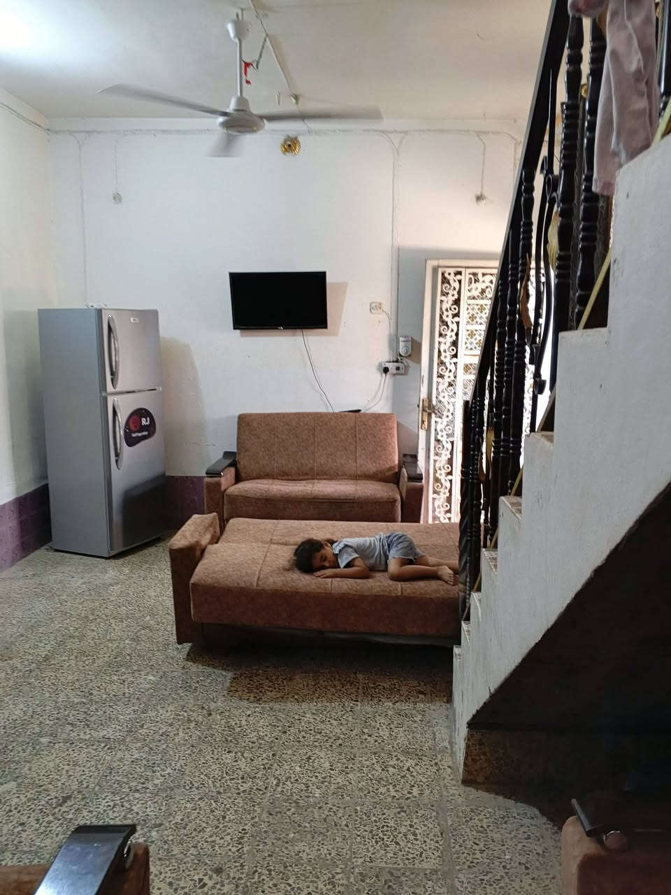 دار للبيع المساحه 100/متر بناء نضيف فارغ 

حله ابو خستاوي شارع مدرسه حمام السلام نهايته التبليط الثاني 

خدمات كامله اصلاح زراعي مشمول بل تطويب ستمارة تمليك كامله قريب علا شارع كربلاء وشارع ميه 

السعر مناسب جدا 15 وبي مجال//***********
