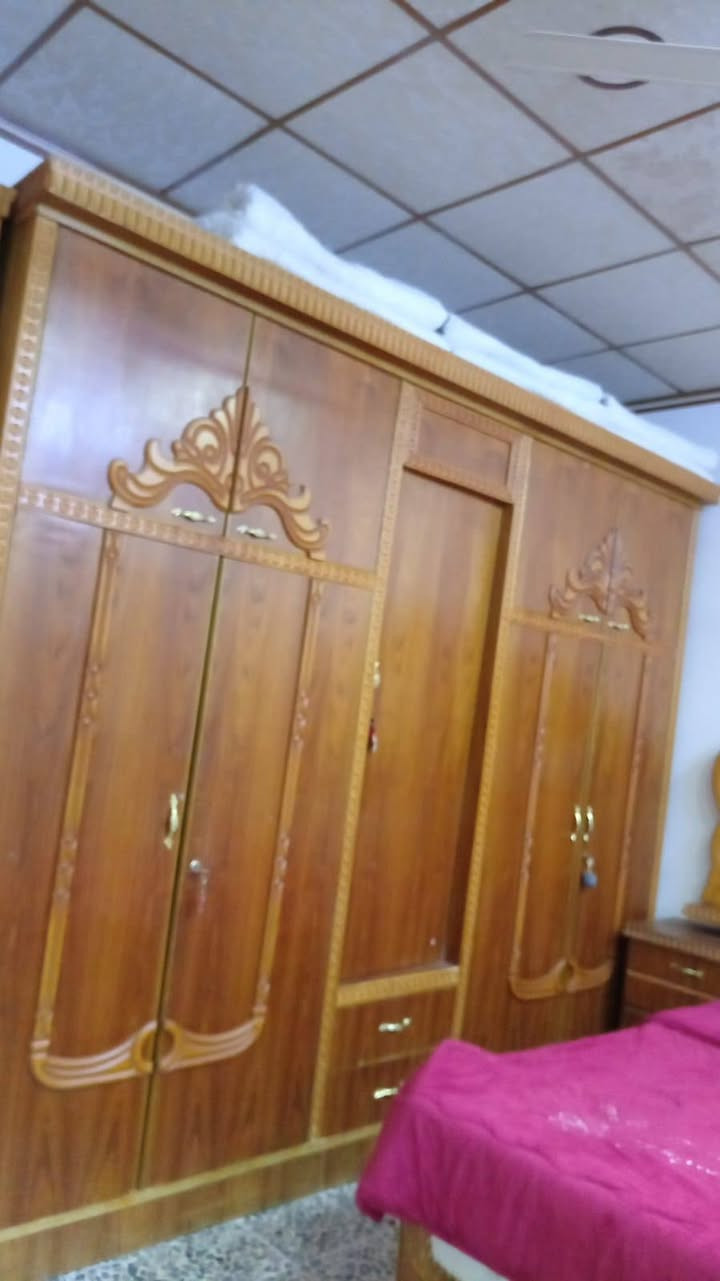 السلام عليكم غرفة اخشاب كاملة  للبيع نضيفه حيل خشب ثقيل شرط درجه اولى السعر 750 للتواصل الاتصال *********** واتساب  او ***********
