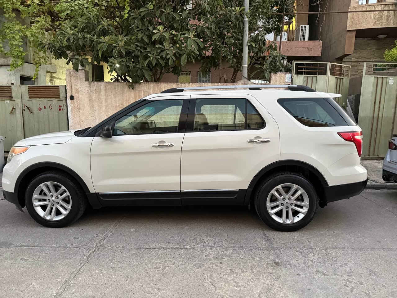فۆرد ئیکس بلولر
مۆدێل ٢٠١٢
رەنگ سپی
مەکینە ٣.٥مرغوب بێ توربو 
بێئێرباگ پێش پشت کەپس 
کلین بە شەرت
تەبرید مەرکەزی 
حساس
تەحدید سرعە
سەیارەکە پاکو بێ مەسرەفە 
٤ تای نوی 
گەعیە کامل
یەک دەست سیارەکە  
١٤٠وەرەقە و مجال

اللون:الابيض

المحرك: ٣.٥مرغوب (بدون تيربو) اقتصادي وقوي

المواصفات 
•بدون ارباك
• كبس خلفي و امامي 
كلين تايلتل
• تبريد مركزي ممتاز
• تحديد سرعة
السيارة نظيفة جداً وقليلة الصرف
أربع تايرات جديد

سعر ١٤٠ ورقة بيا مجال 

السيارة جاهزة للاستخدام وما تحتاج أي مصروف.

للاستفسار التواصل على الخ*********** أربيل, العراق
