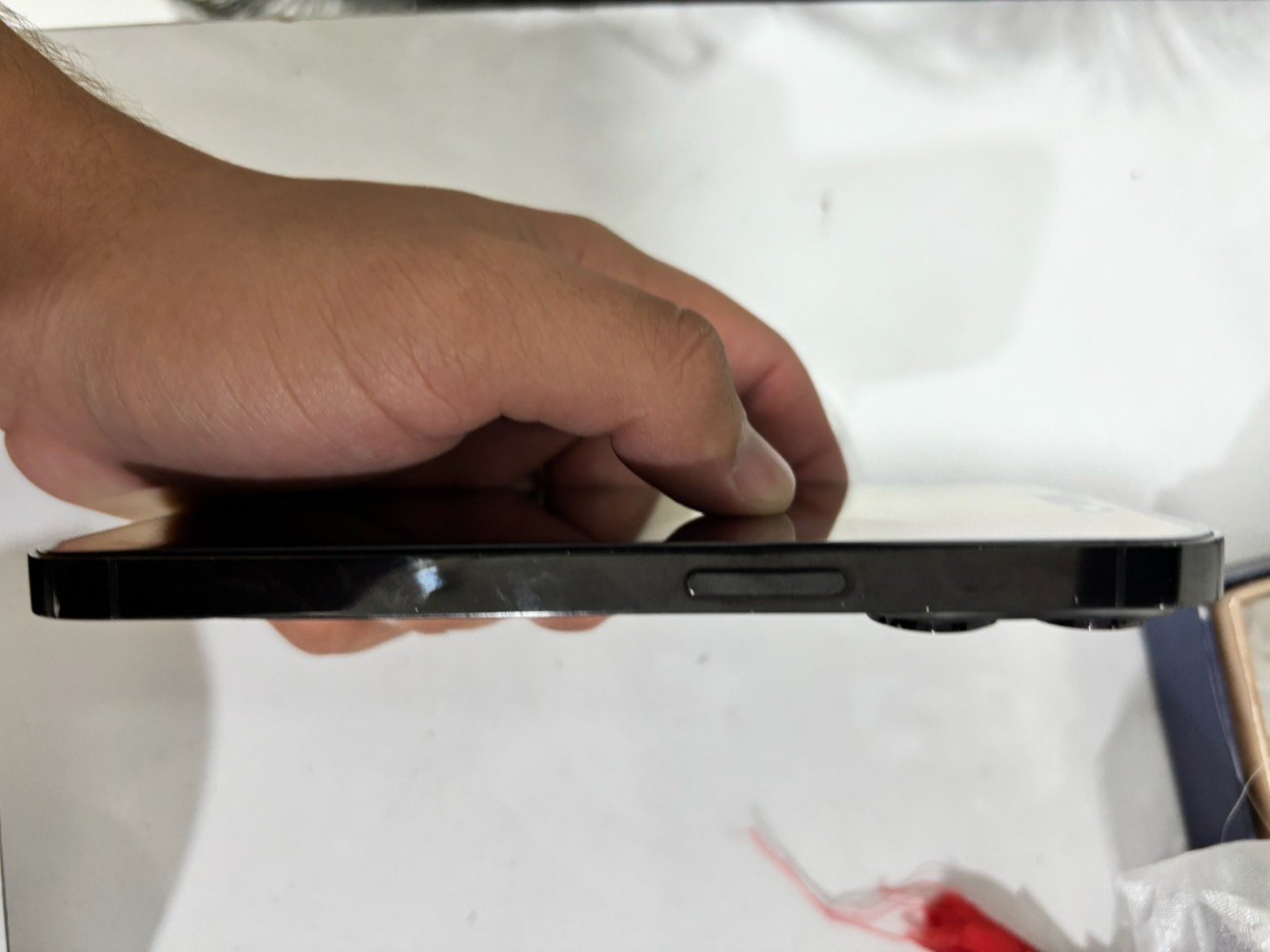 📱 للبيع: آيفون 14 برو (iPhone 14 Pro)
لمواصفات والحالة:
مفطور الضهر اثر وكعه
 الذاكرة: 128 جيجابايت
 الاتصال: شريحتين (Dual SIM)
 الشاشة: مستبدلة (درجة أولى وشغالة بدون أي مشاكل)
 البطارية: مستبدلة جديدة (أداء ممتاز 89%)
 الحالة العامة: الجهاز شغال وصافي، كفالة فحص قبل الشراء.
الجهاز مابي اي عطل او مشكله 
مراوس مع ايفون انضف واحسن فقط
للبيع قيم بتعليق عجبني بعت ماعجبني ابقي يمي 
*********** بي واتس الشراي يراسل او يتصل وشكرا
موصل كوكجلي