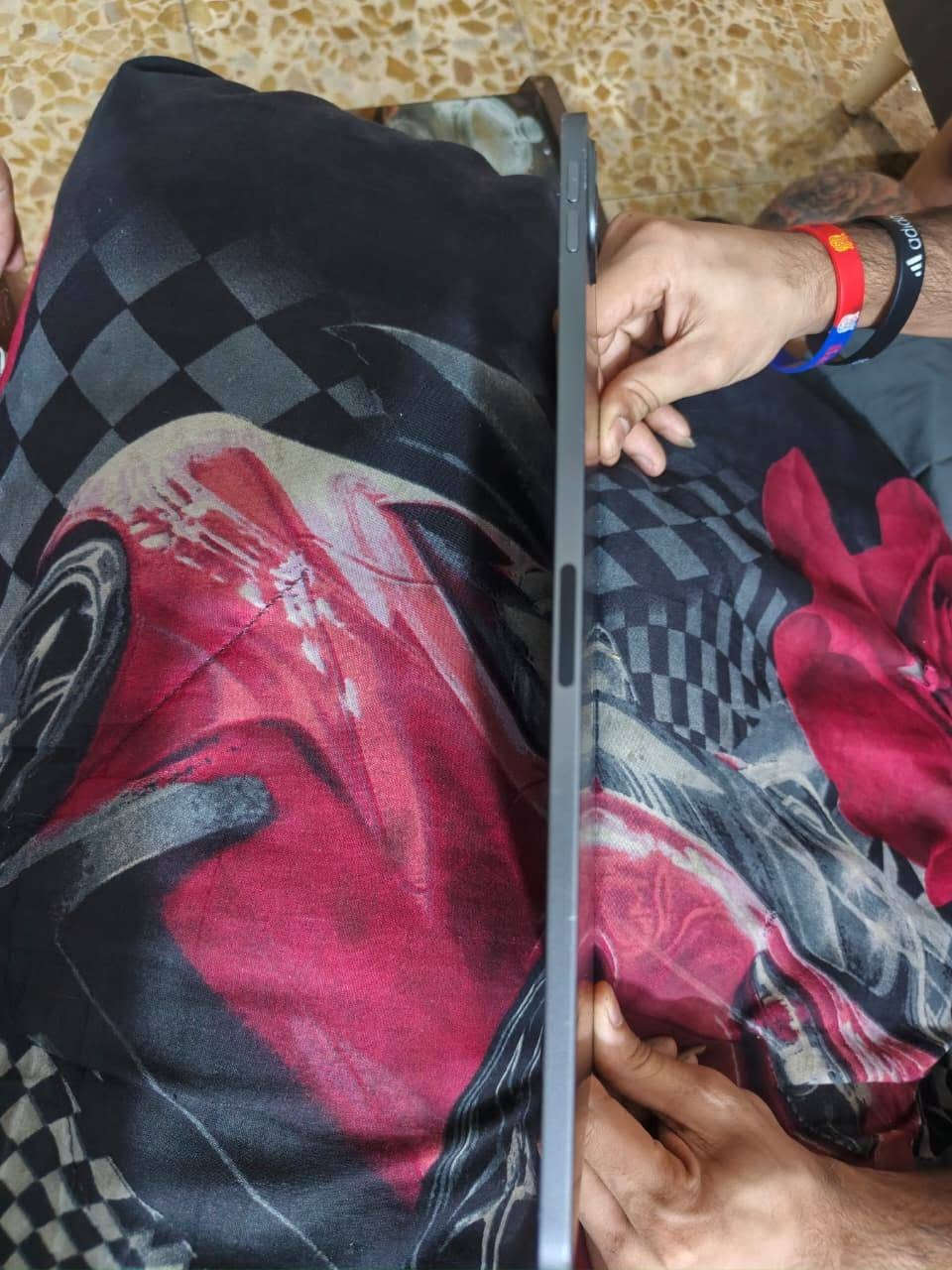 ايباد 11 برو • ١٢٨ • بطارية ٨٥٪