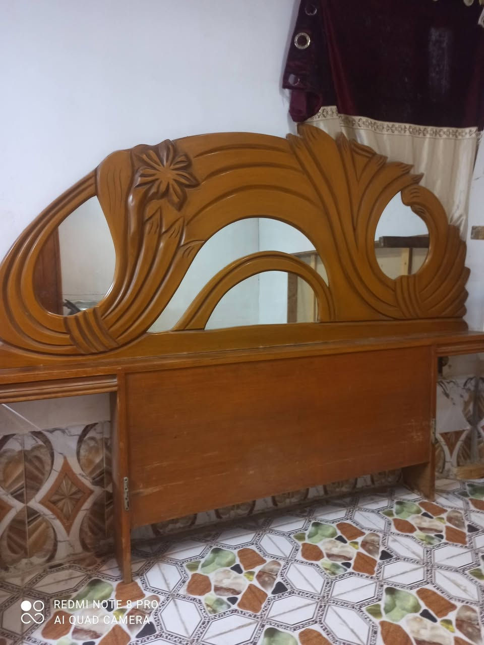 السلام عليكم غرفه نوم للبيع نظيفه الغرفه والخشب الاصلي القديم سعر الغرفه 350ألف دينار إلي يحب يتفضل خاص او ع وتساب ***********

نص مكتوب في الصور:
- REDMI NOTE 8 PRO AI QUAD CAMERA