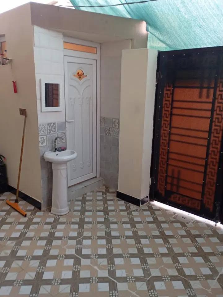 سلام عليكم بيت للبيع 100م طابقين كامل من كلشي طابو زراعي سند 25  التصال ***********
