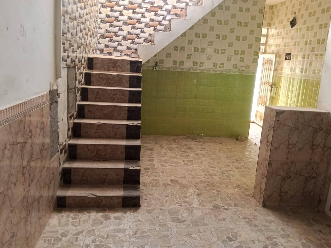 🏠 بيت للبيع – حي النداء
📍 الموقع: حي النداء، منطقة 46، قريب من شارع كربلاء.
📐 المساحة: 100 متر
🏡 البيت خريطة كاملة، بناء طابوق، صب، سيراميك وكاشي، وحرف T بصف الساحة.
📄 البيت بيه وكالة بغداد وبيها صحة صدور.
💰 السعر: 60 مليون قابل للتفاوض.
📞 للاستفسار والاتصال: ***********
📱 متواجد فقط على واتساب.
