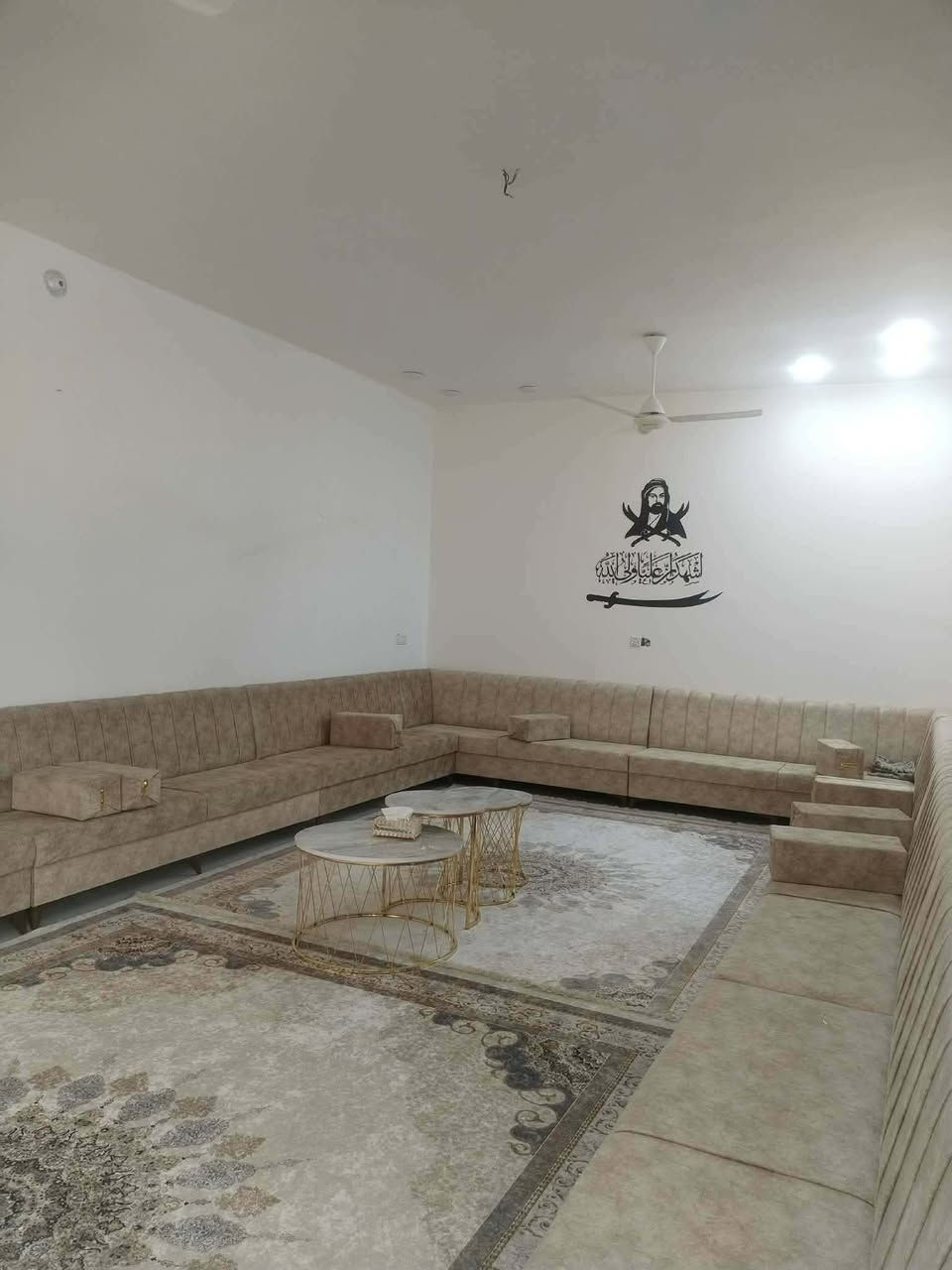 السلام عليكم ورحمه الله وبركاته تم تنزيل السعر
دار للبيع طابو ملك زراعي سند 25
العنوان الحمزة الغربي حي الحوراء قرب حسينيه عبد الاخضير موقع مميز وهادئ وراقي...المساحه الكليه 360م مربع تتكون الدار من طابقين ..الطابق الاول يتكون من غرفتين نوم وصاله كبيرة ومطبخ حار وبارد واستقبال كبير .ومجموعه صحيات داخليه و خارجيه.وحديقه واسعه وكراج واسع للسيارات..والطابق الثاني هيكل غير مسقف.. بناء جديد وحديث طابوق والسقف صب كونكريت شغل درجه اولى..  تتوفر جميع الخدمات ماء كهرباء مجاري ..السعر مناسب قياسا مع الاسعار المعروضه في نفس المنطقه...السعر 150 مع مجال جيد للشراي الجاد ...للشراء تفضل خاص او اتصل*********** واتساب
