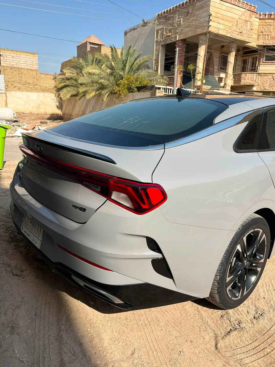 سلام عليكم
K5 2021 أمريكي فول مواصفات معوقين  
محركها 1600 تيربو ماشيه 72 الف 
حادثها بس بنيد مبدل 
السعر 155 وبيها مجال 
***********
