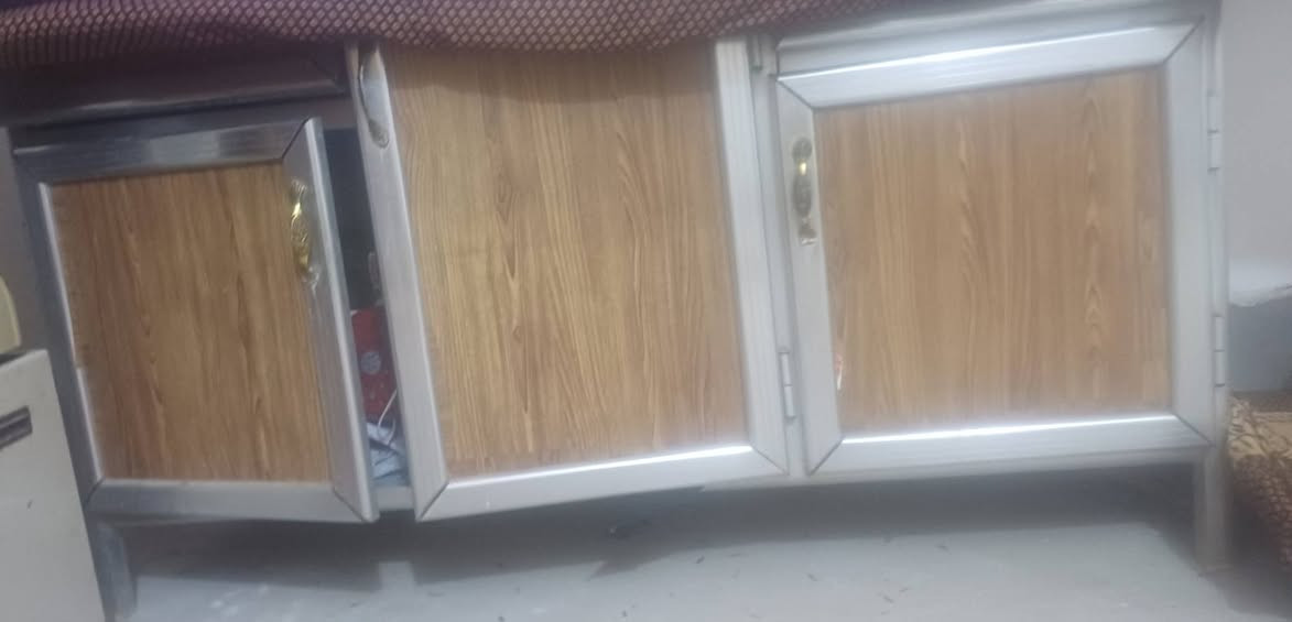 1/فرن شوي نضيف وشغال غاز شوي دجاج 🐓وسمك وكليجة وبيتزة كل الانواع سعرة 50وبي مجال او مراوس باوفن شوي بس شرط شغال 
2/سنك 3بيبان نضيف كلش متر ونص بس يحتاجلة جرخ للجرار سعرة 80وبي مجال مكان الطارمية رقم واتساب ***********
